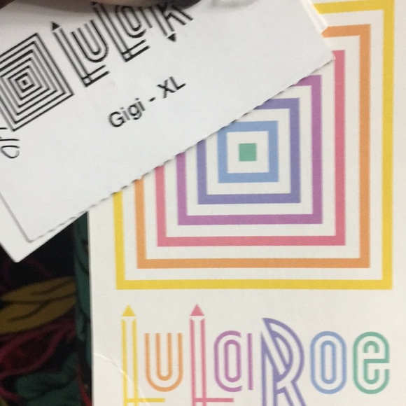 🎉💕BEAUTIFUL BNWT LULAROE XL GIGI TOP💕🎉 - Picture 7 of 8